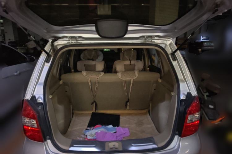 Used Nissan Livina 2010 Jingyue Edition 1.6L Manual All-Around Model Trunk