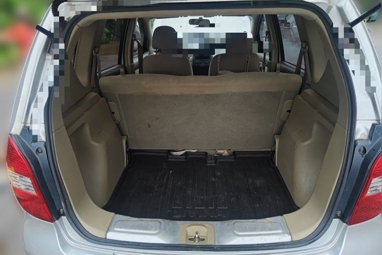 Used Nissan Livina 2010 Jingyue Edition 1.6L Automatic All-in-One Model Trunk