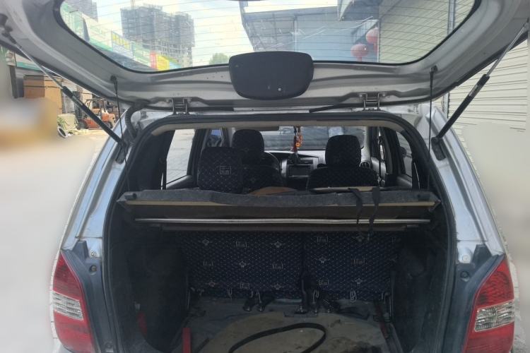 Used Nissan Livina 2010 Jingrui Edition 1.6L Manual Standard Model Trunk