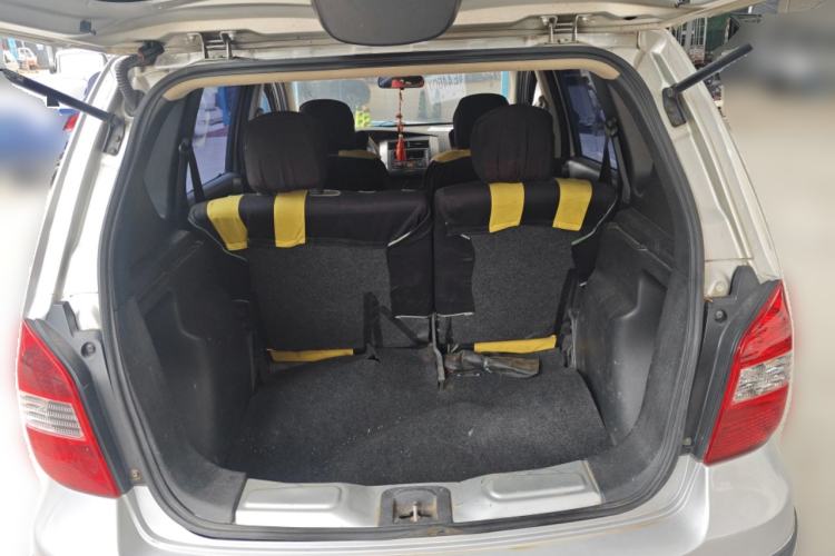 Used Nissan Livina 2010 Jingrui Edition 1.6L Manual Standard Model Trunk