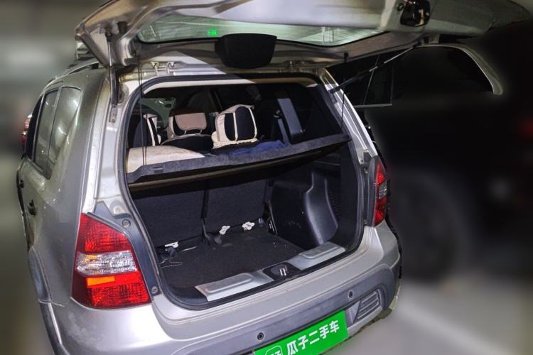 Used Nissan Livina 2010 Jingrui Edition 1.6L Manual Standard Model Trunk
