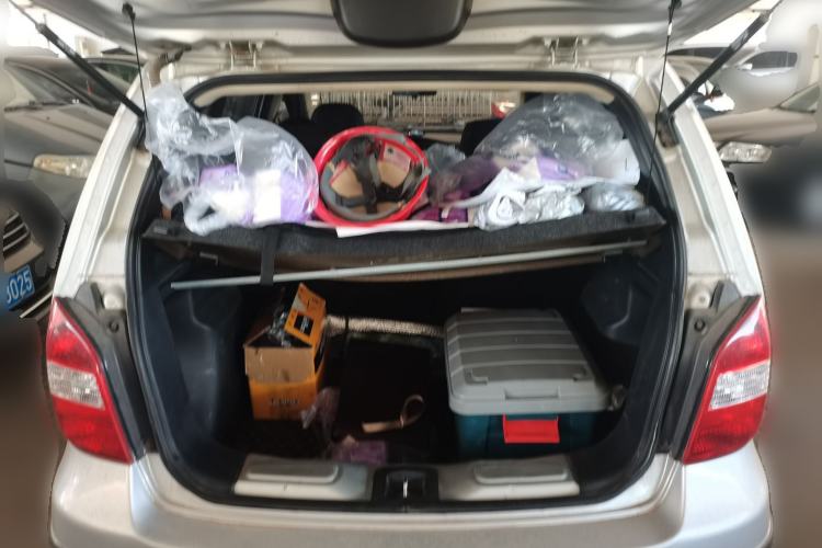 Used Nissan Livina 2010 Jingrui Edition 1.6L Automatic Smart Model Trunk