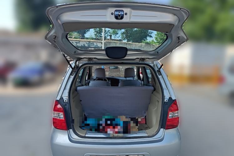 Used Nissan Livina 2010 Jingyue Edition 1.6L Automatic All-in-One Model Trunk