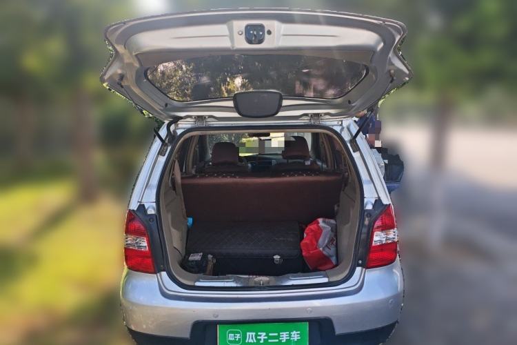 Used Nissan Livina 2010 Jingyue Edition 1.6L Manual All-Around Model Trunk
