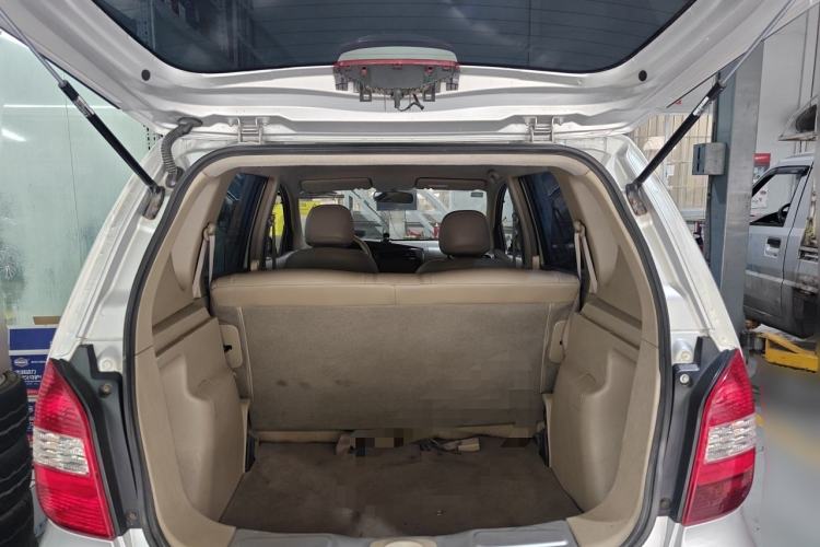 Used Nissan Livina 2010 Jingyue Edition 1.6L Automatic All-in-One Model Trunk