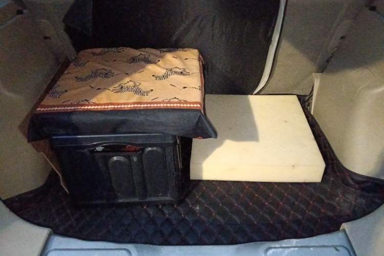 Used Nissan Livina 2010 Jingyue Edition 1.6L Automatic All-in-One Model Trunk