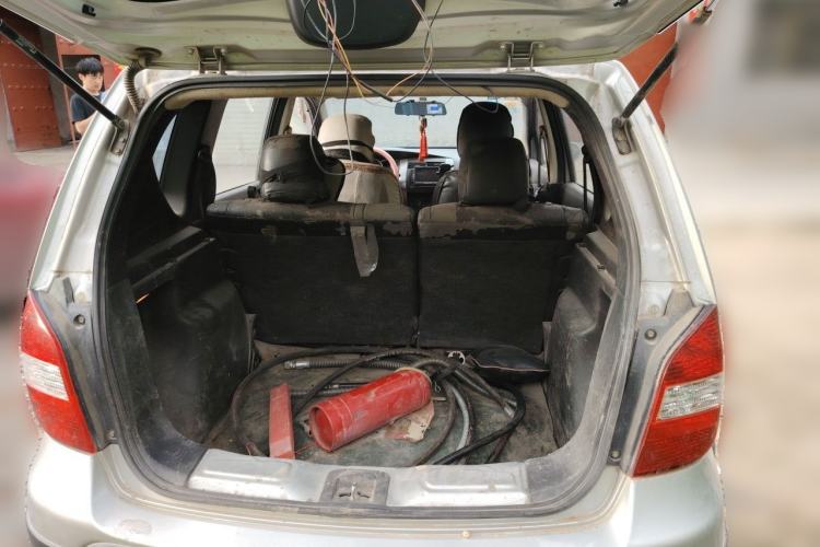 Used Nissan Livina 2010 Jingrui Edition 1.6L Manual Standard Model Trunk
