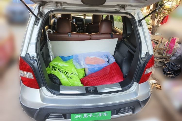 Used Nissan Livina 2010 Jingrui Edition 1.6L Automatic Smart Model Trunk