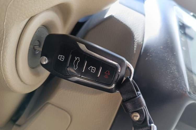 Used Nissan Livina 2010 Jingyue Edition 1.6L Automatic All-in-One Model Vehicle Key