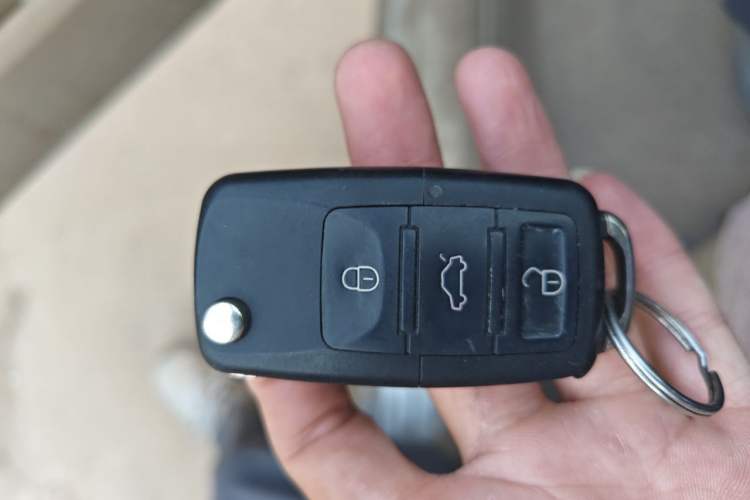 Used Nissan Livina 2010 Jingyue Edition 1.6L Manual All-Around Model Vehicle Key