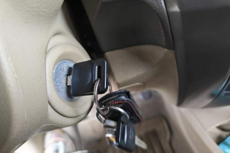 Used Nissan Livina 2010 Jingyue Edition 1.6L Manual All-Around Model Vehicle Key