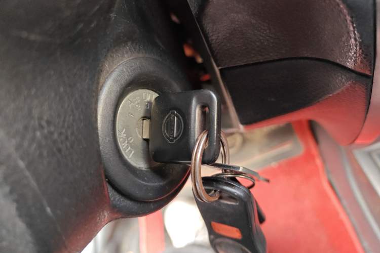 Used Nissan Livina 2010 JINRUI Edition 1.6L Automatic Standard Model Vehicle Key