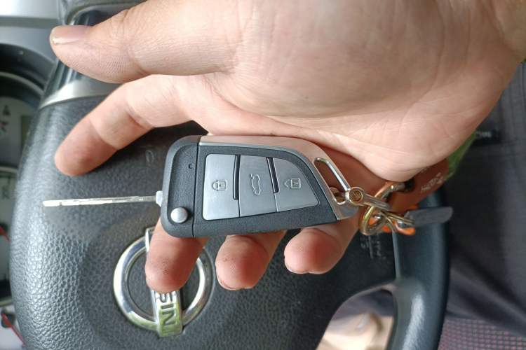 Used Nissan Livina 2010 JINRUI Edition 1.6L Automatic Standard Model Vehicle Key