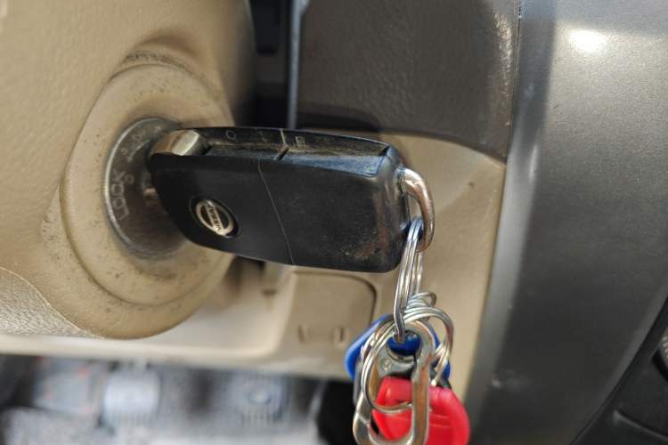 Used Nissan Livina 2010 Jingyue Edition 1.6L Manual All-Around Model Vehicle Key