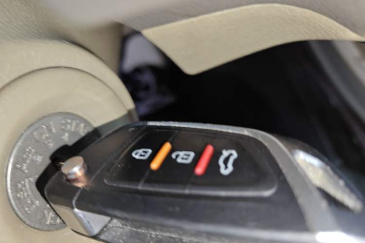 Used Nissan Livina 2010 Jingyue Edition 1.6L Manual All-Around Model Vehicle Key