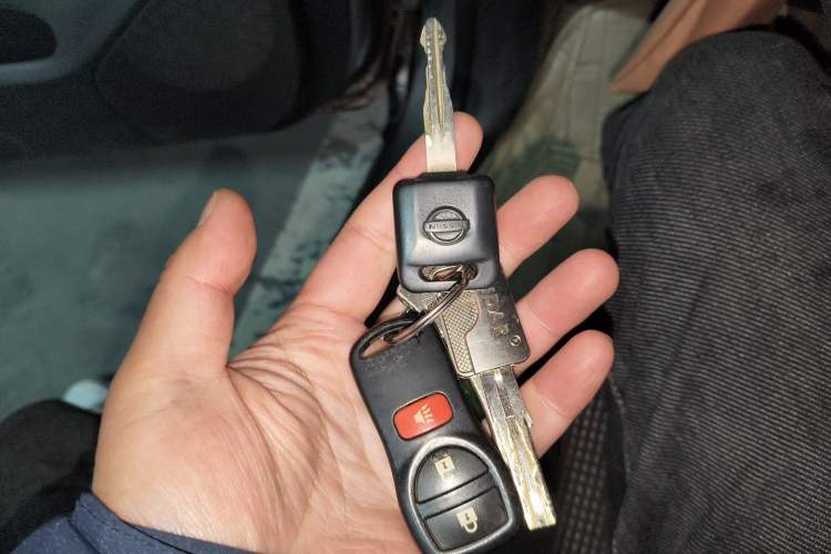 Used Nissan Livina 2010 Jingrui Edition 1.6L Manual Standard Model Vehicle Key