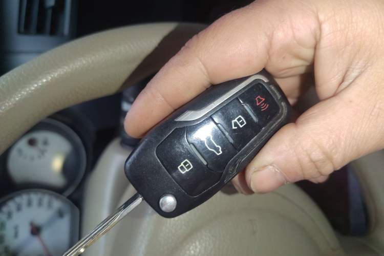 Used Nissan Livina 2010 Jingyue Edition 1.6L Manual All-Around Model Vehicle Key