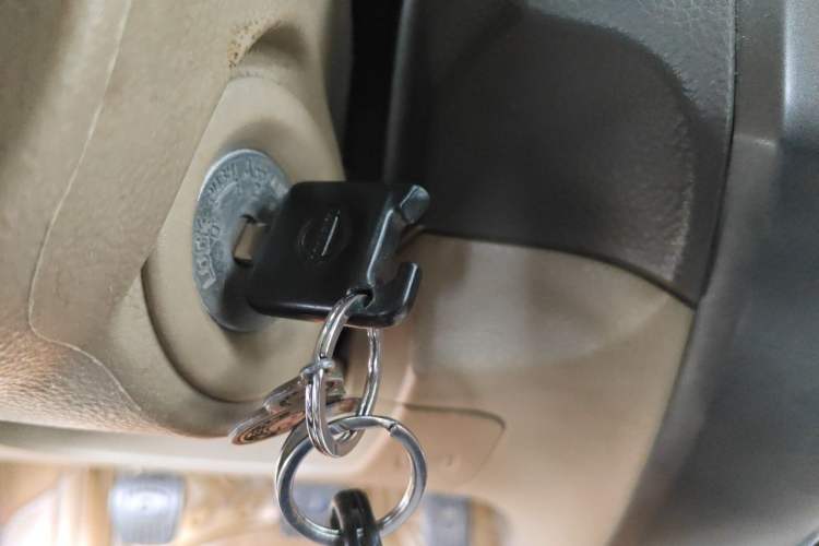 Used Nissan Livina 2010 Jingyue Edition 1.6L Manual Supercharged Model Vehicle Key
