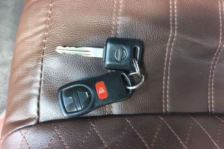 Used Nissan Livina 2010 JINRUI Edition 1.6L Automatic Standard Model Vehicle Key