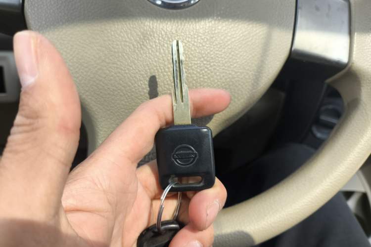 Used Nissan Livina 2010 Jingyue Edition 1.6L Manual All-Around Model Vehicle Key