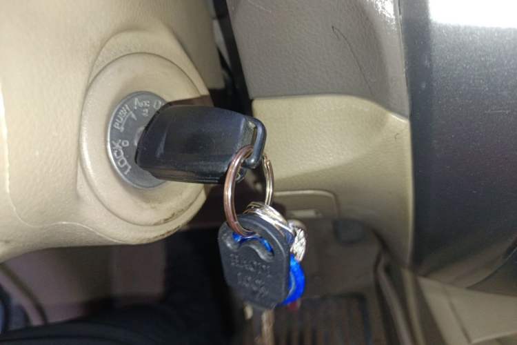 Used Nissan Livina 2010 Jingyue Edition 1.6L Manual All-Around Model Vehicle Key
