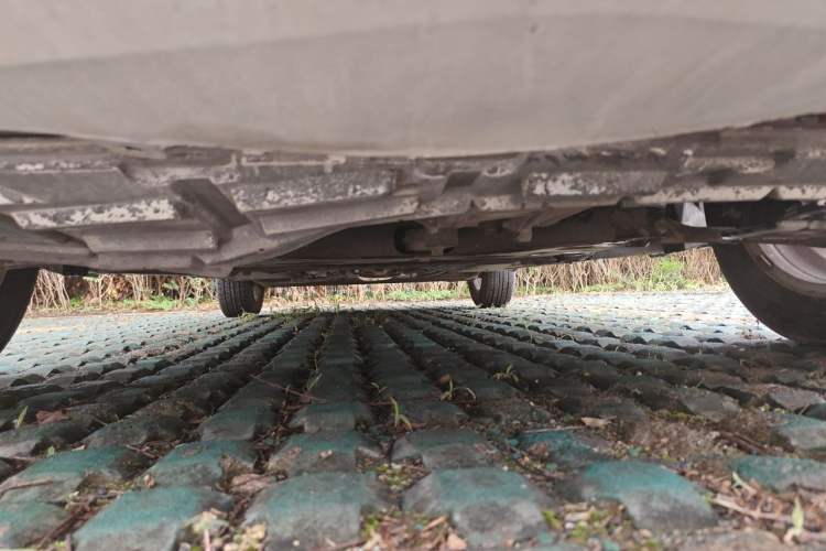 Used Nissan Livina 2010 Jingyue Edition 1.6L Manual Supercharged Model Chassis Front