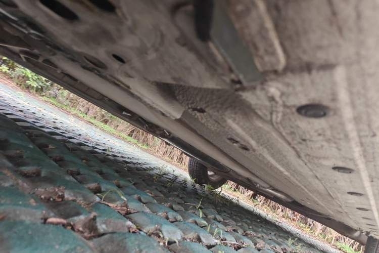 Used Nissan Livina 2010 Jingyue Edition 1.6L Manual Supercharged Model Chassis Front Left
