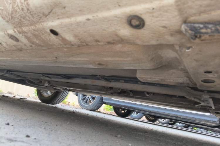Used Nissan Livina 2010 Jingyue Edition 1.6L Manual Supercharged Model Chassis Front Right