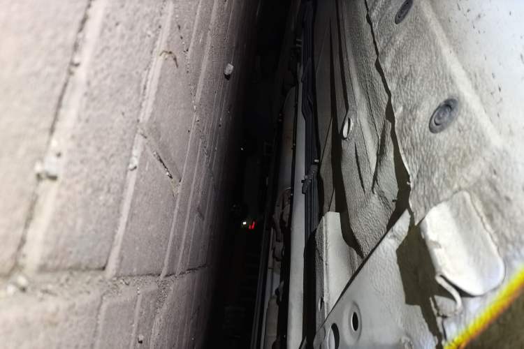 Used Nissan Livina 2010 Jingyue Edition 1.6L Manual All-Around Model Chassis Front Right