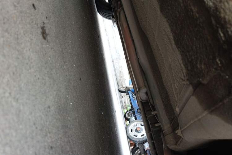 Used Nissan Livina 2010 Jingyue Edition 1.6L Automatic Supercharged Model Chassis Rear Left