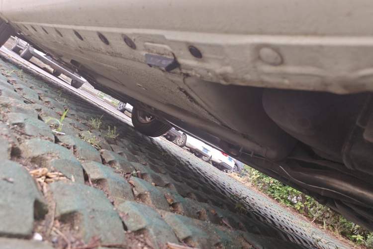 Used Nissan Livina 2010 Jingyue Edition 1.6L Manual Supercharged Model Chassis Rear Left