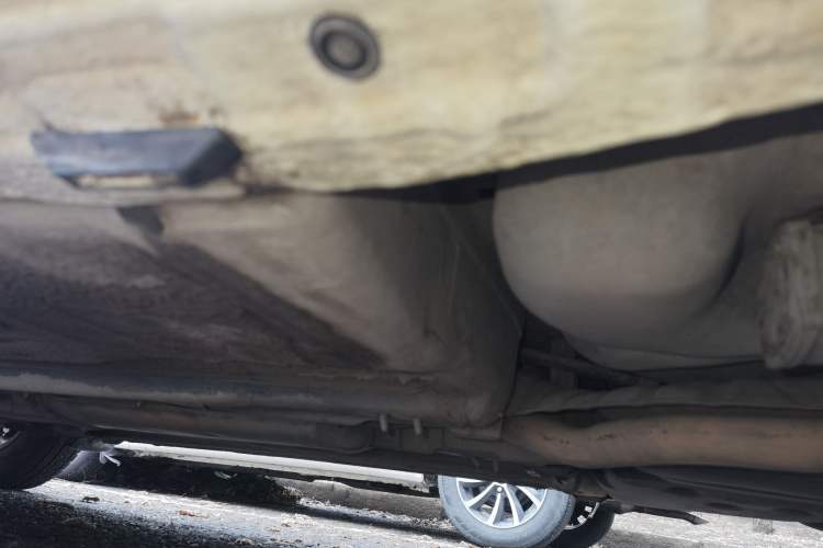 Used Nissan Livina 2010 Jingyue Edition 1.6L Manual All-Around Model Chassis Rear Left