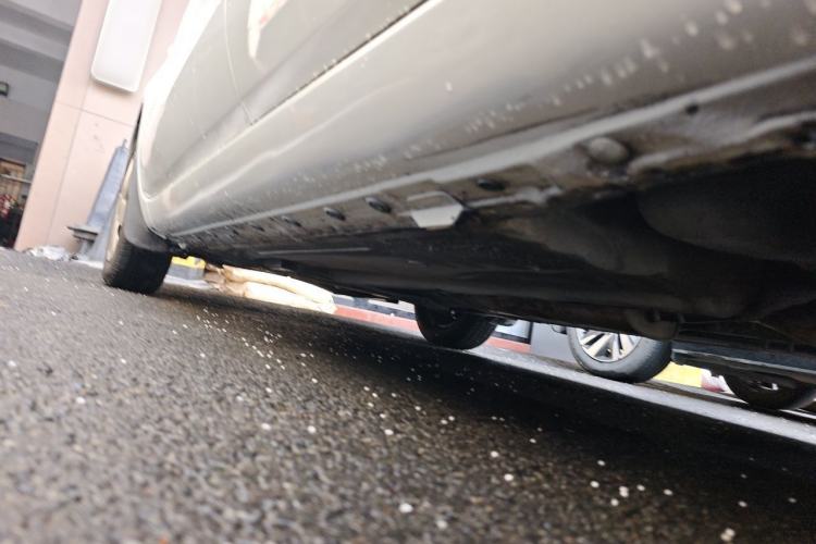 Used Nissan Livina 2010 Jingyue Edition 1.6L Automatic All-in-One Model Chassis Rear Left