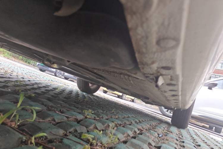 Used Nissan Livina 2010 Jingyue Edition 1.6L Manual Supercharged Model Chassis Rear Right