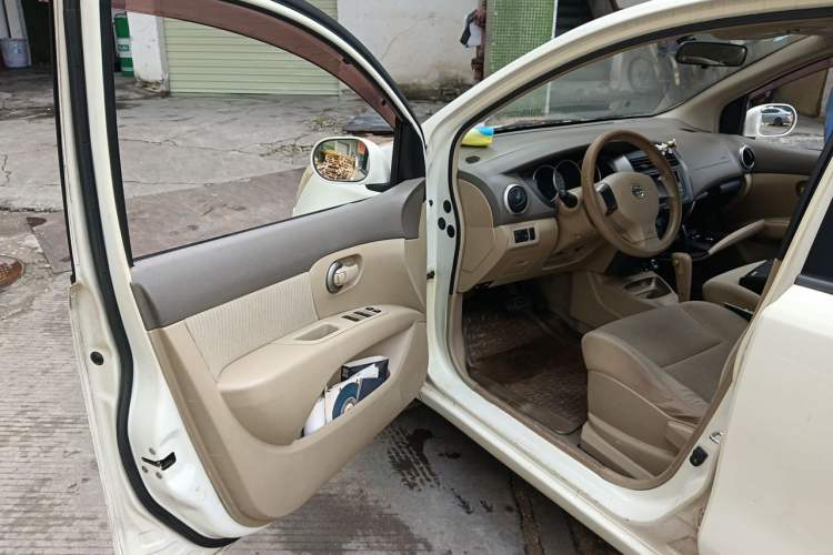 Used Nissan Livina 2010 Jingyue Edition 1.6L Automatic Supercharged Model Driver Seat