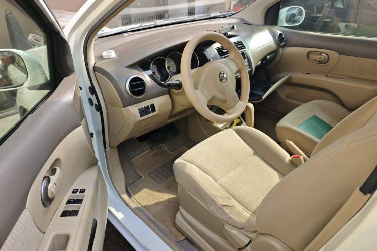 Used Nissan Livina 2010 Jingyue Edition 1.6L Automatic All-in-One Model Driver Seat