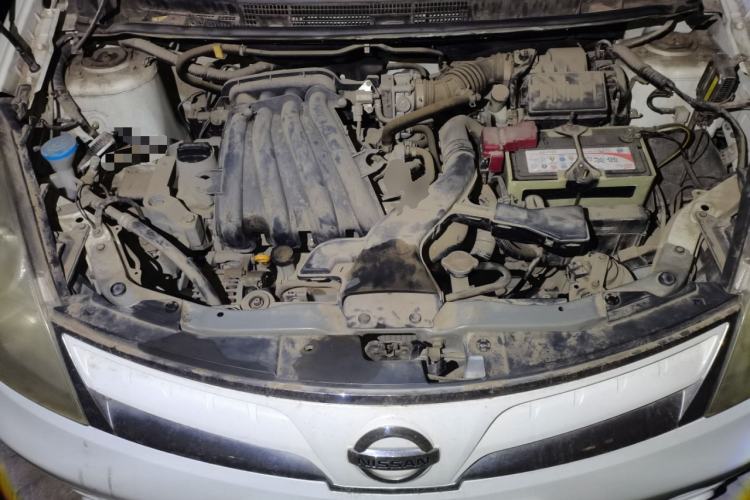 Used Nissan Livina 2010 Jingyue Edition 1.6L Manual All-Around Model Engine Bay