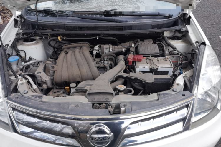 Used Nissan Livina 2010 Jingyue Edition 1.6L Manual All-Around Model Engine Bay