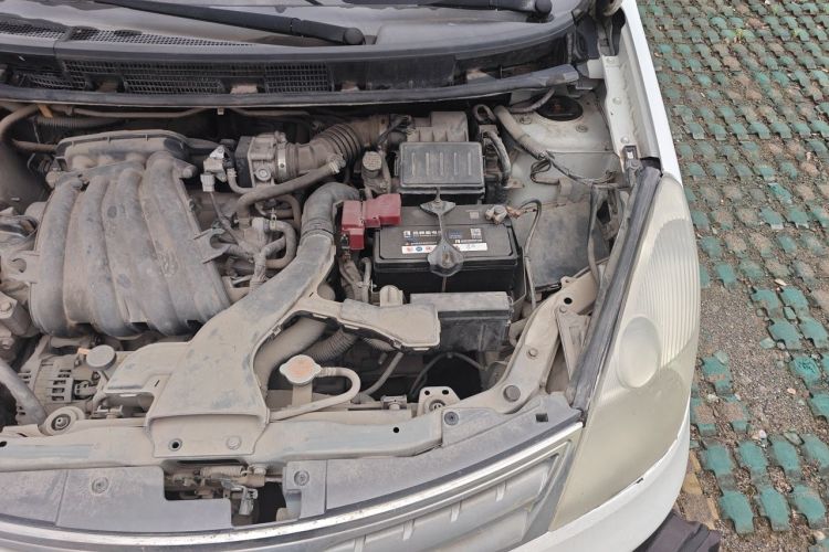 Used Nissan Livina 2010 Jingyue Edition 1.6L Manual Supercharged Model Engine Bay Left