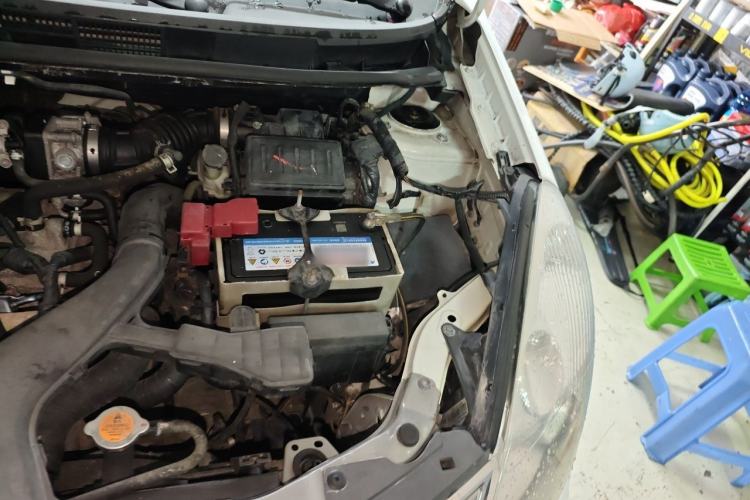 Used Nissan Livina 2010 Jingyue Edition 1.6L Automatic All-in-One Model Engine Bay Left