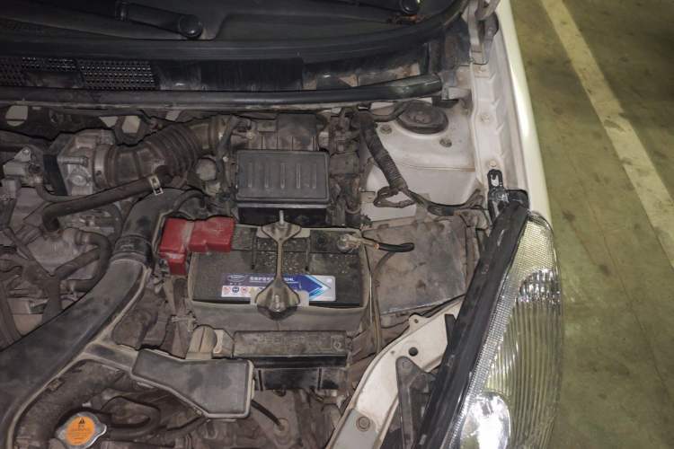 Used Nissan Livina 2010 Jingyue Edition 1.6L Automatic Supercharged Model Engine Bay Left