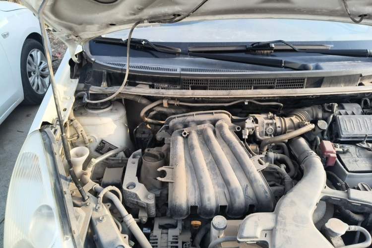 Used Nissan Livina 2010 Jingyue Edition 1.6L Manual Supercharged Model Engine Bay Right