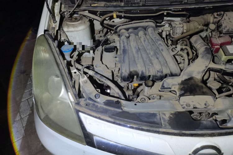 Used Nissan Livina 2010 Jingyue Edition 1.6L Manual All-Around Model Engine Bay Right