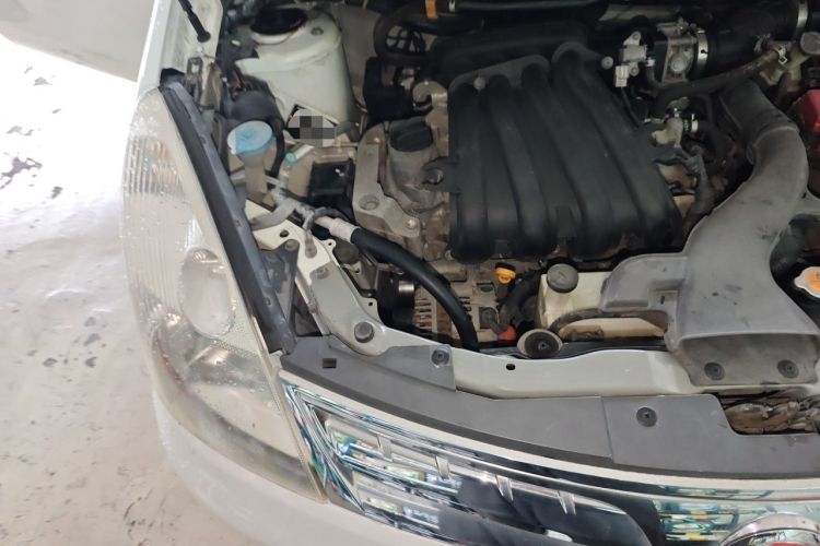 Used Nissan Livina 2010 Jingyue Edition 1.6L Automatic All-in-One Model Engine Bay Right