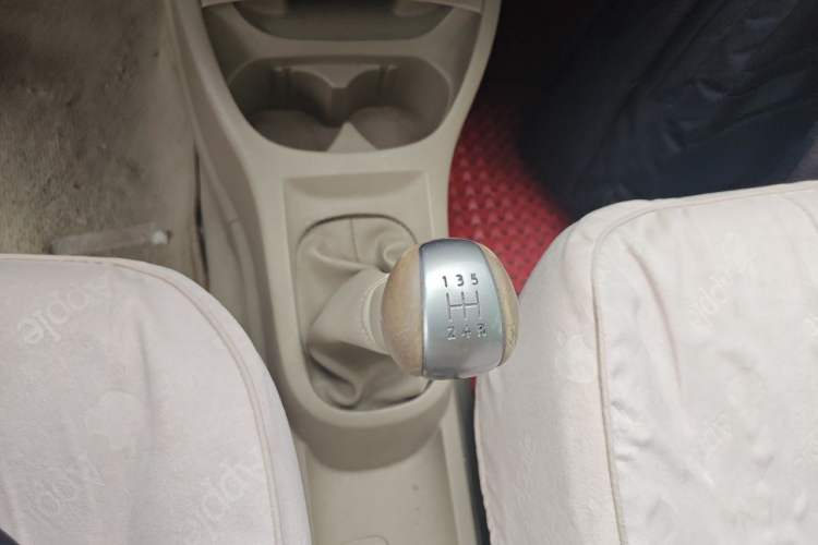 Used Nissan Livina 2010 Jingyue Edition 1.6L Manual Supercharged Model Gear Lever
