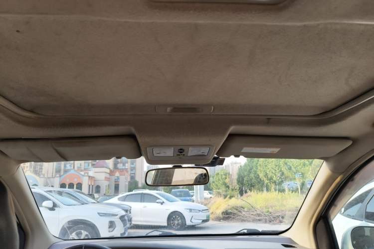 Used Nissan Livina 2010 Jingyue Edition 1.6L Manual Supercharged Model Headliner