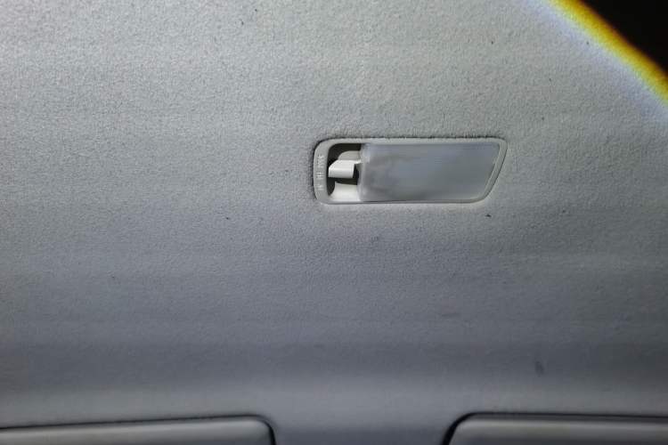 Used Nissan Livina 2010 Jingyue Edition 1.6L Manual All-Around Model Headliner