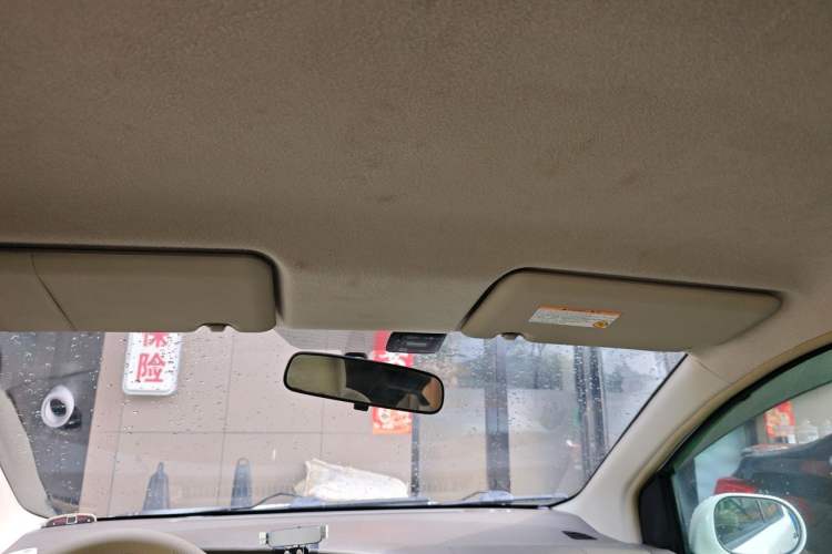 Used Nissan Livina 2010 Jingyue Edition 1.6L Automatic All-in-One Model Headliner