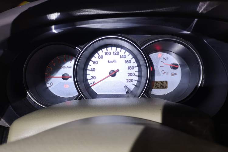 Used Nissan Livina 2010 Jingyue Edition 1.6L Manual All-Around Model Instrument Cluster