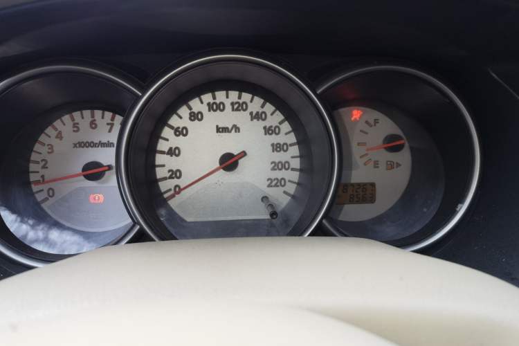 Used Nissan Livina 2010 Jingyue Edition 1.6L Manual All-Around Model Instrument Cluster